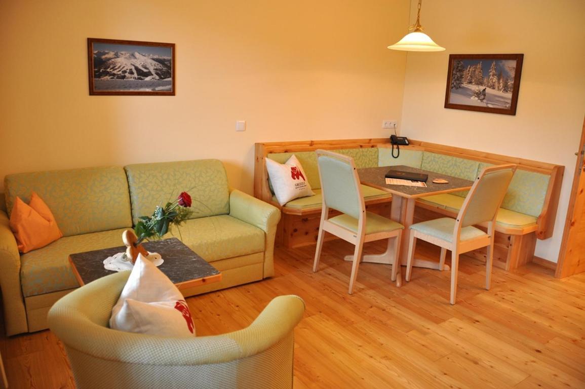 Grizzly Sport & Motorrad Resort سانكت مارغارثين إم يونغاو الغرفة الصورة